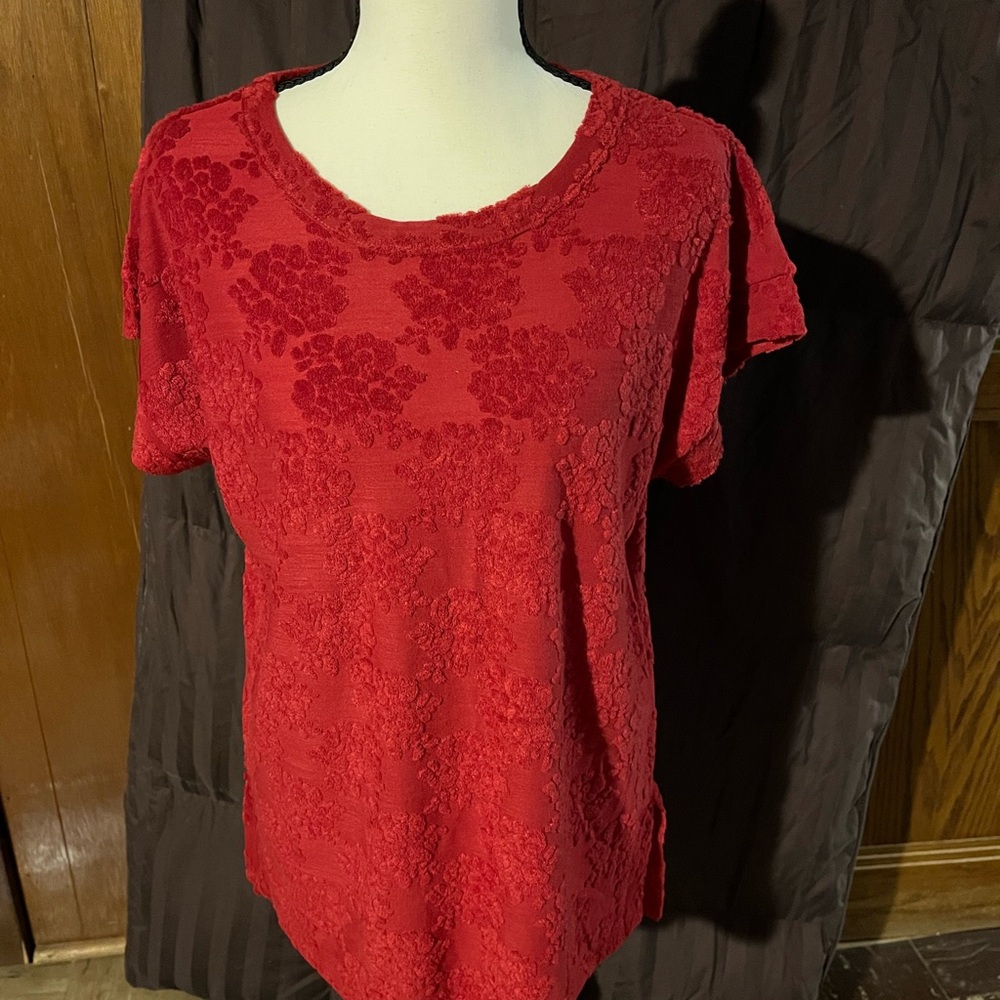 Wallpapher Red Floral Textured Short Sleeve Top